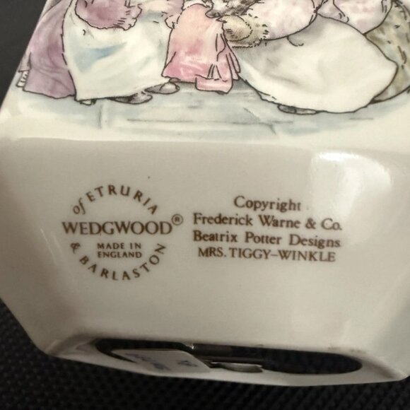 Vintage Wedgwood Beatrix Potter Mrs. Tiggy-Winkle Porcelain Coin Bank - Picture 8 of 9